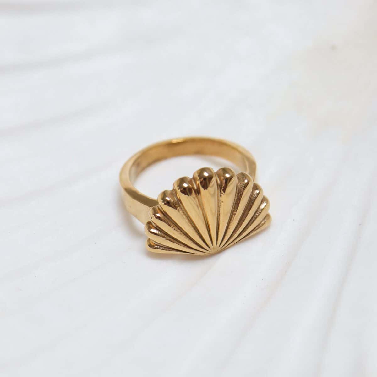 Shell ring gold