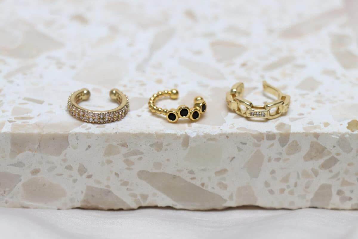 Shiny row ear cuff gold