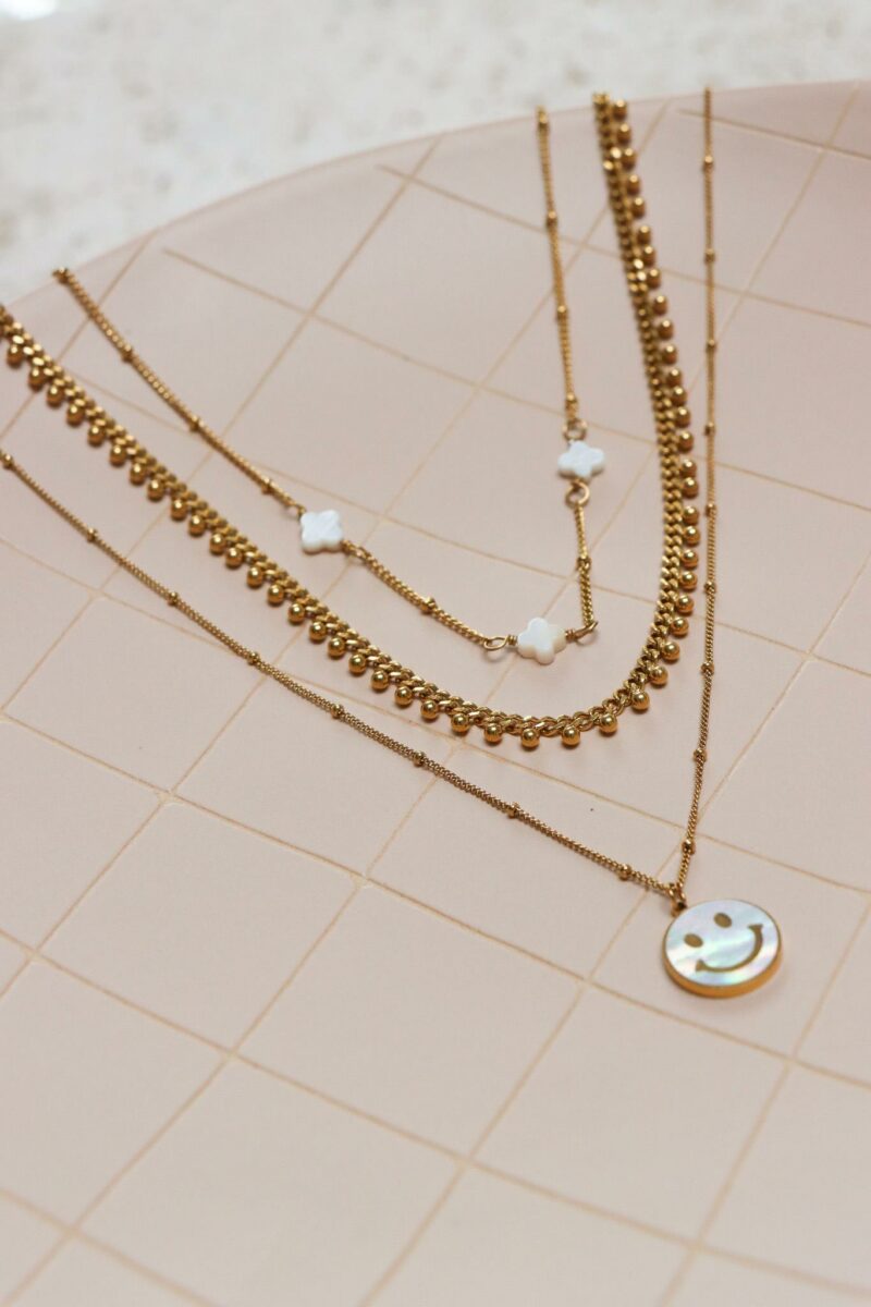 Shiny smiley necklace gold