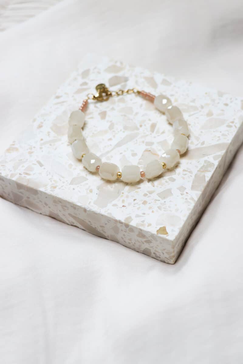 Shiny treasure bracelet gold