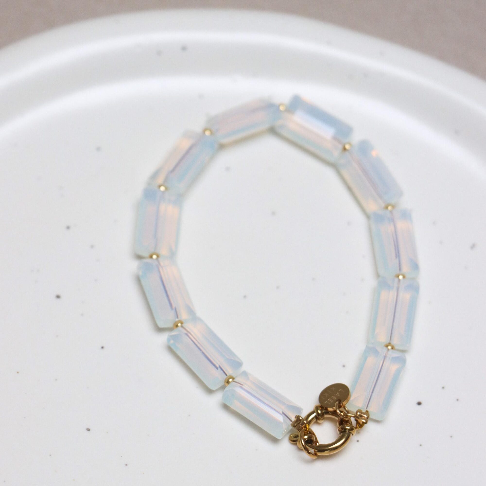 Shiny white bracelet gold