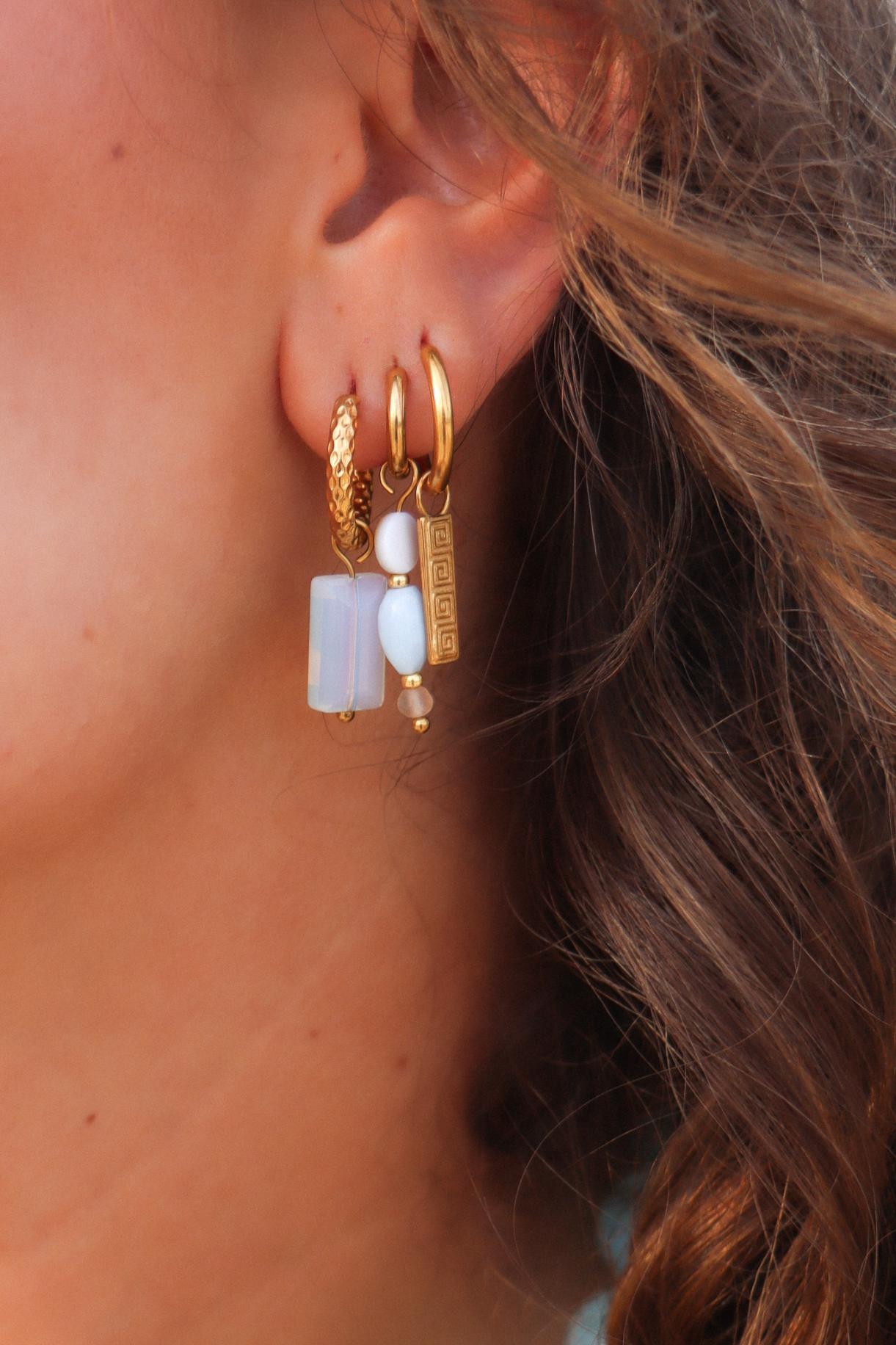 Shiny white hoop gold