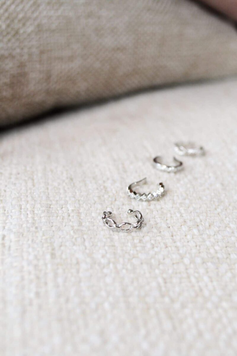 Single chain ear cuff silver