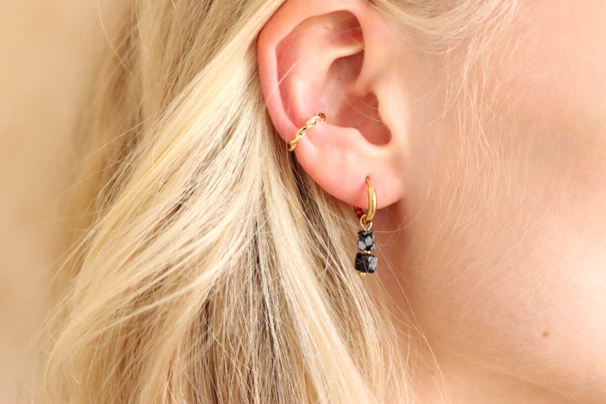 Single twisted ear cuff gold