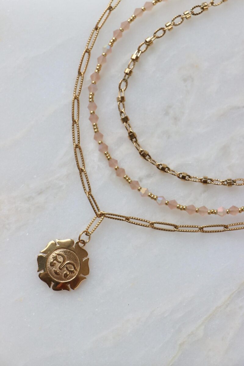 Smiling sun necklace gold