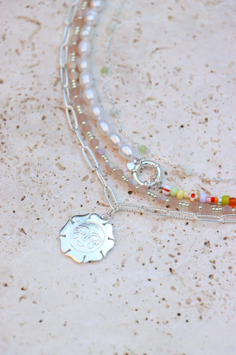Smiling sun necklace silver