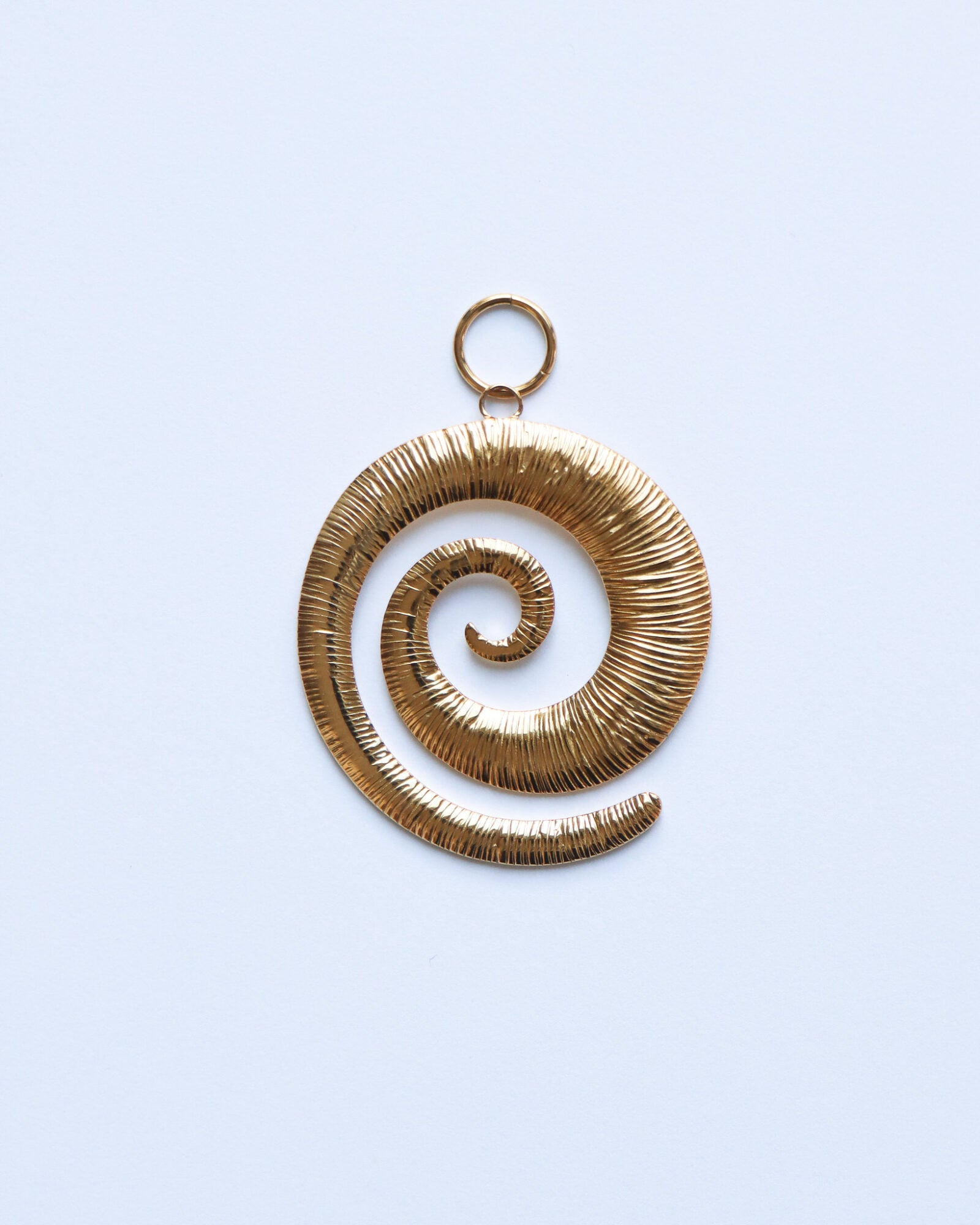Soul wave charm gold