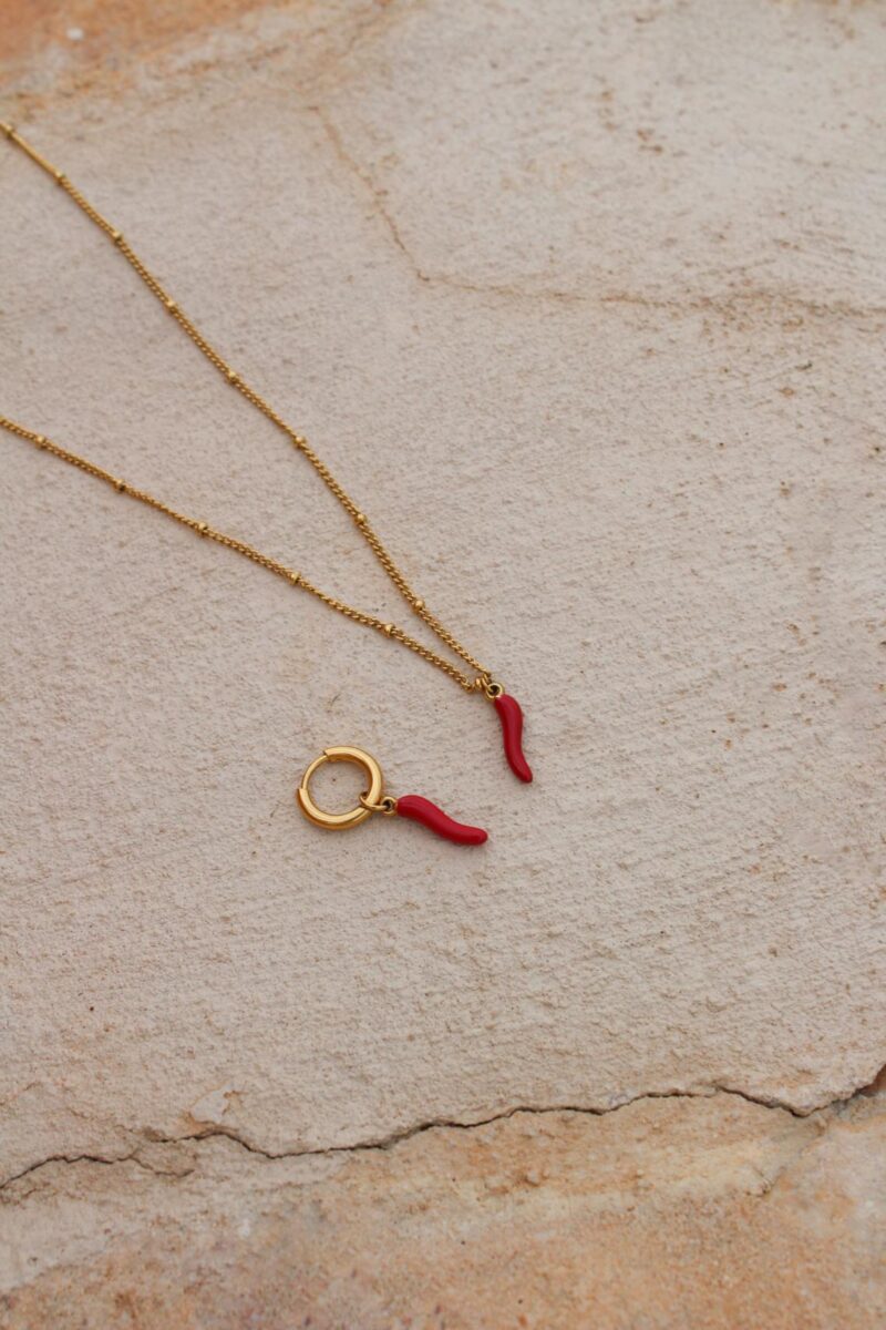 Spicy pepper necklace gold