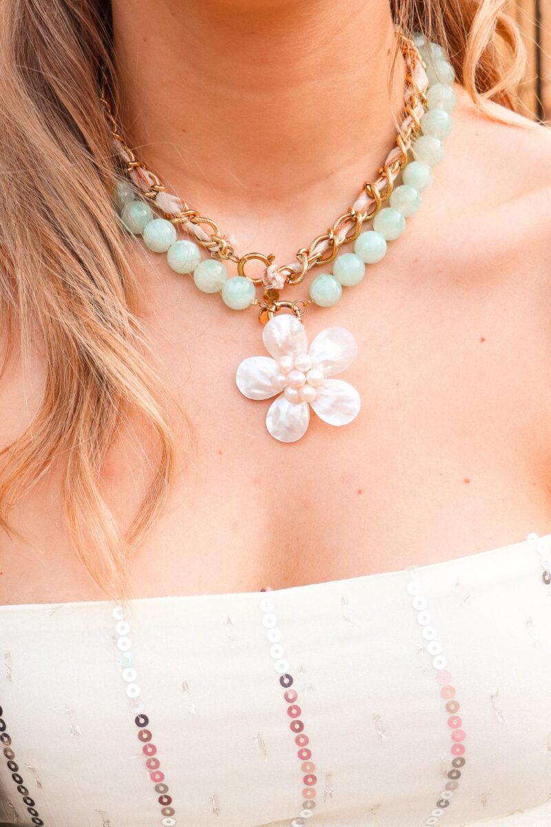 Summer knot beige necklace gold