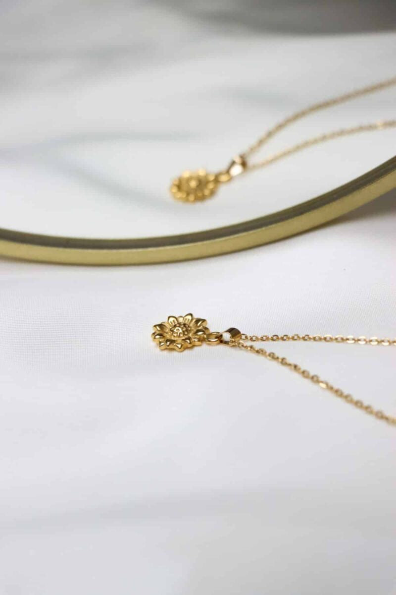 Sunflower necklace gold