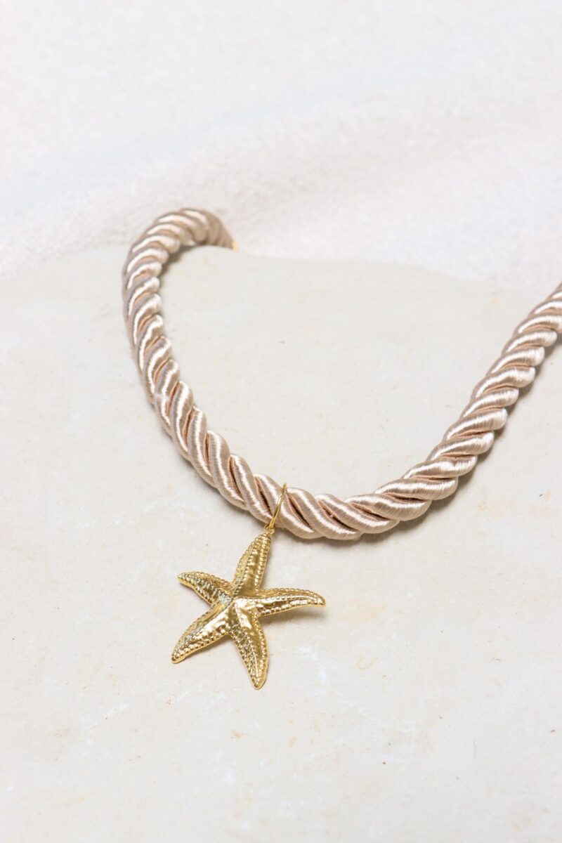 The beige edit necklace gold