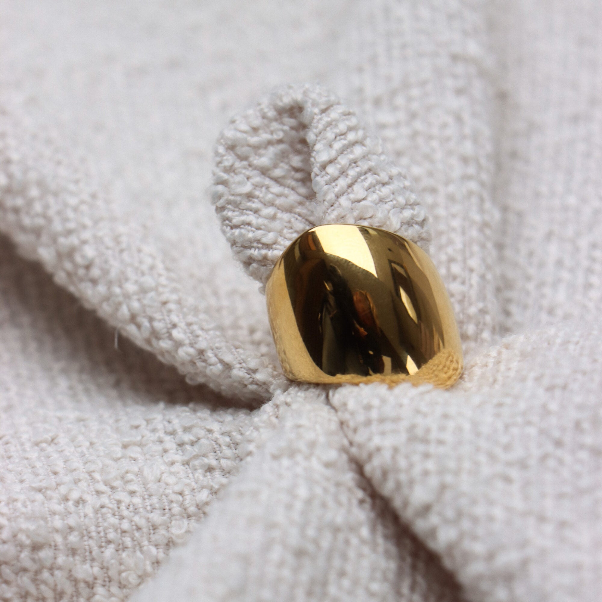 The bold ring gold