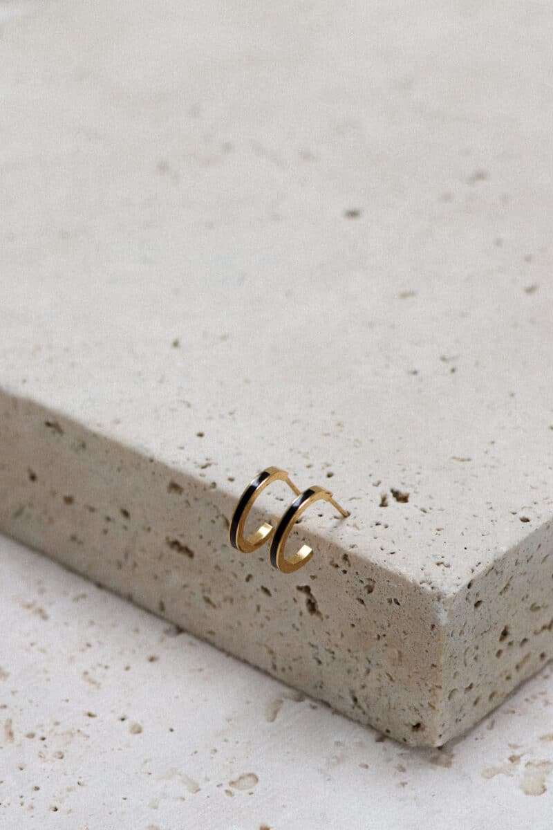 Thin black hoop gold