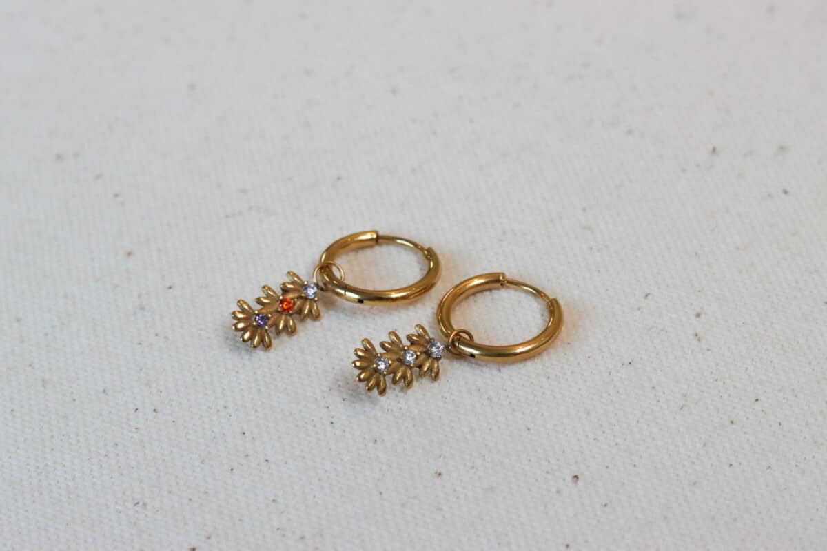 Triple flower white hoop gold