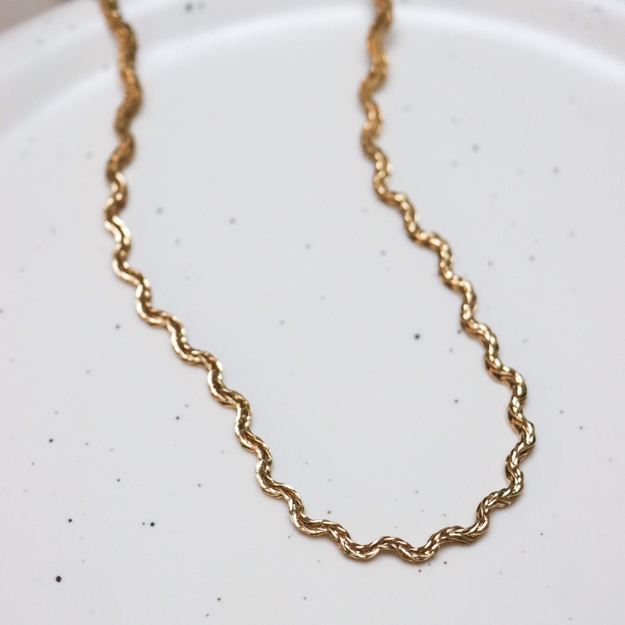 Waves necklace gold