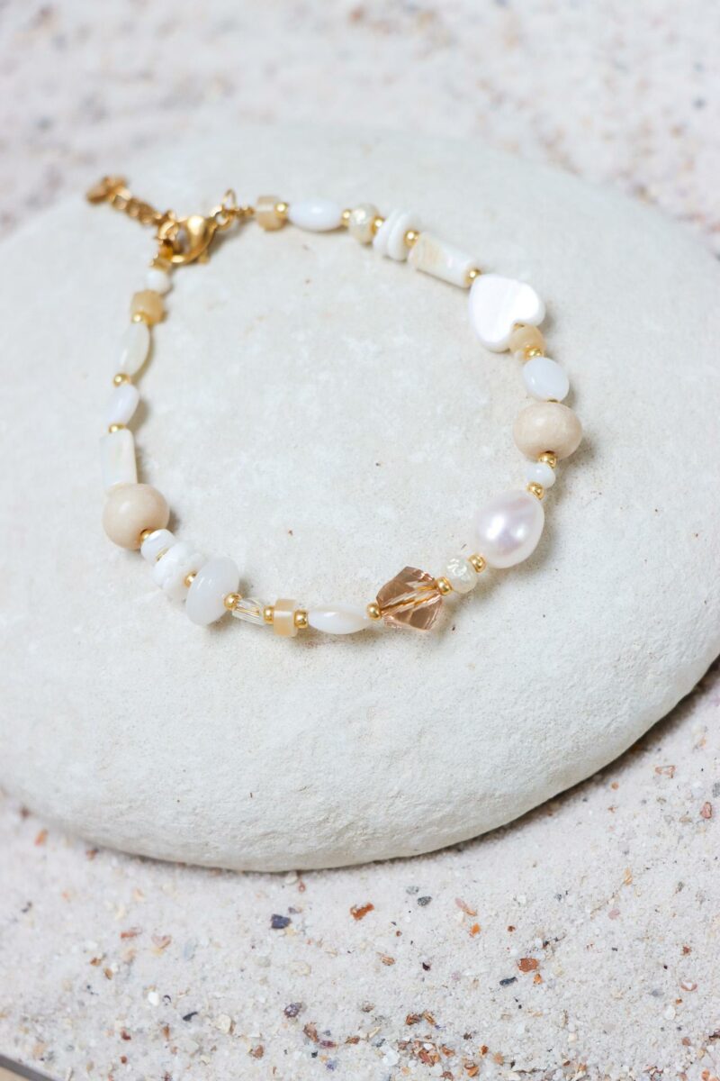 White beach bracelet gold