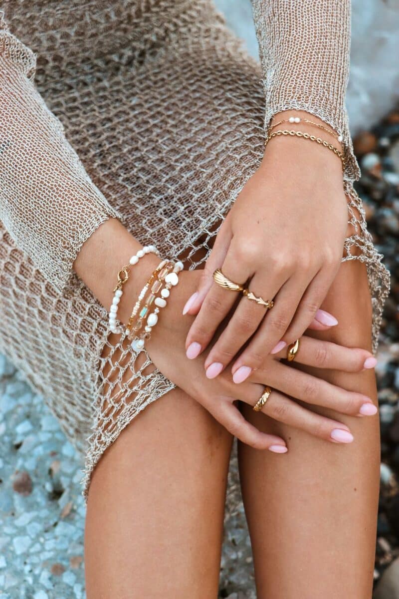 White beach bracelet gold