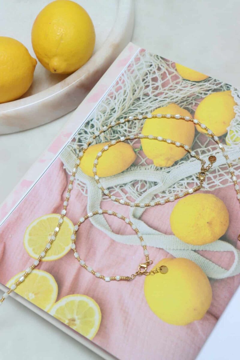 White blossom bracelet gold