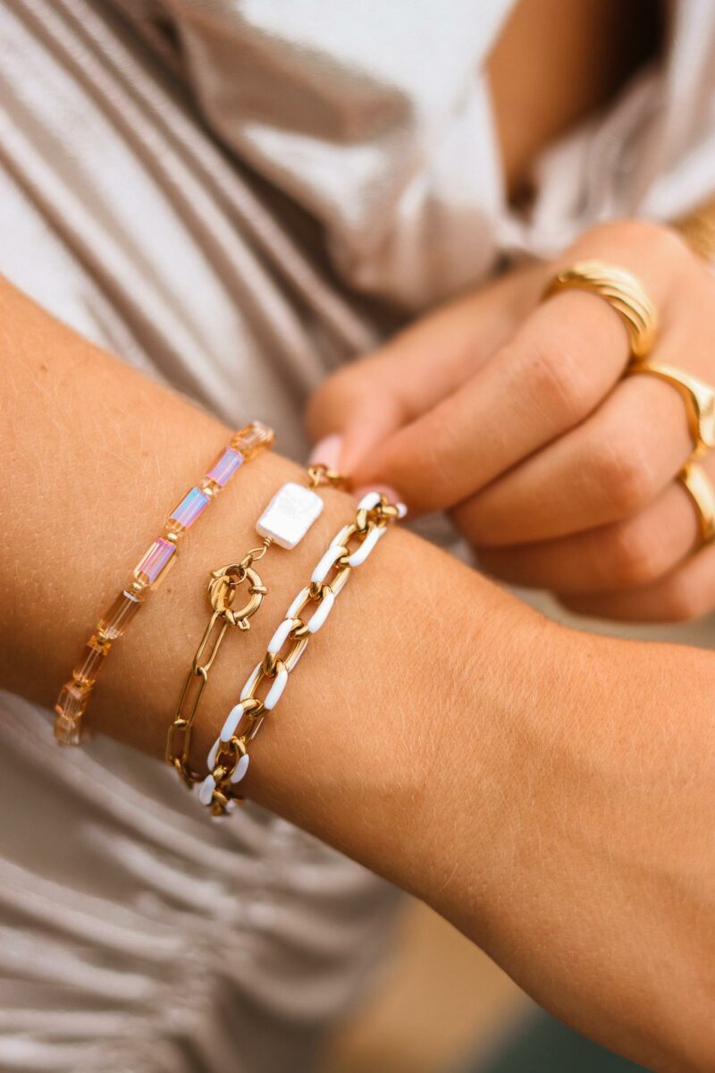 White chain bracelet gold