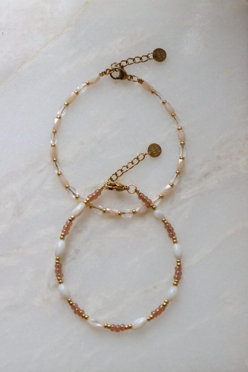 White drop bracelet gold