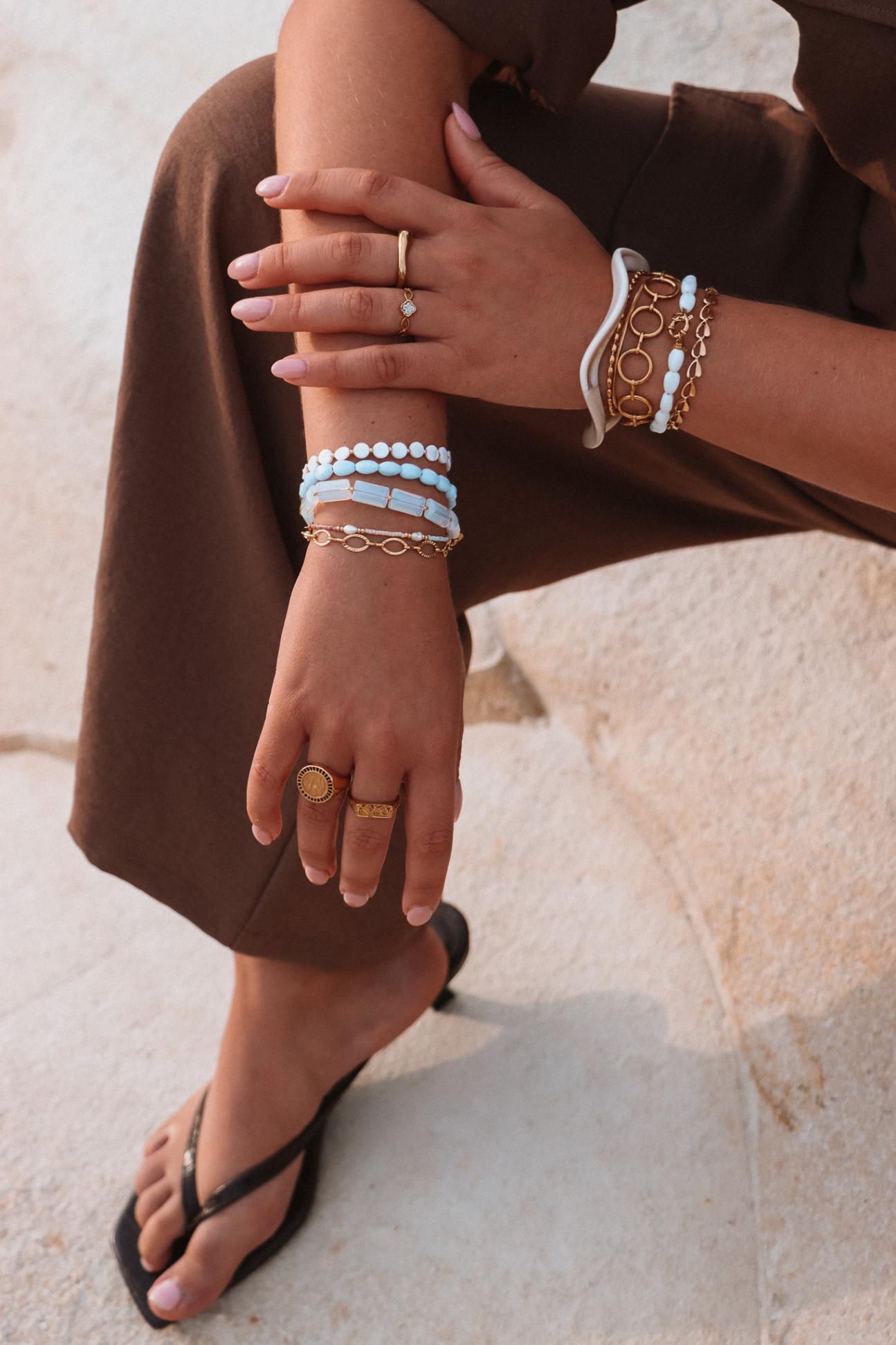 White glow bracelet gold