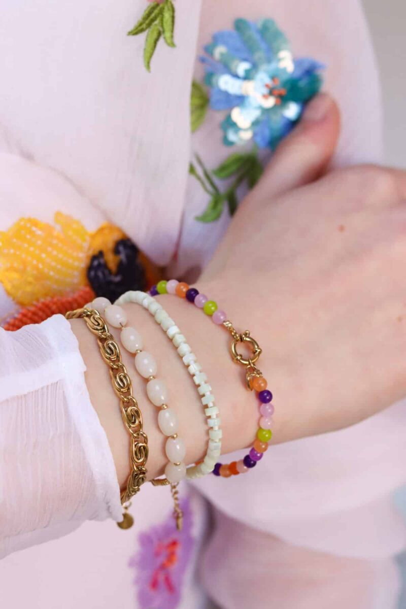 White lily bracelet gold