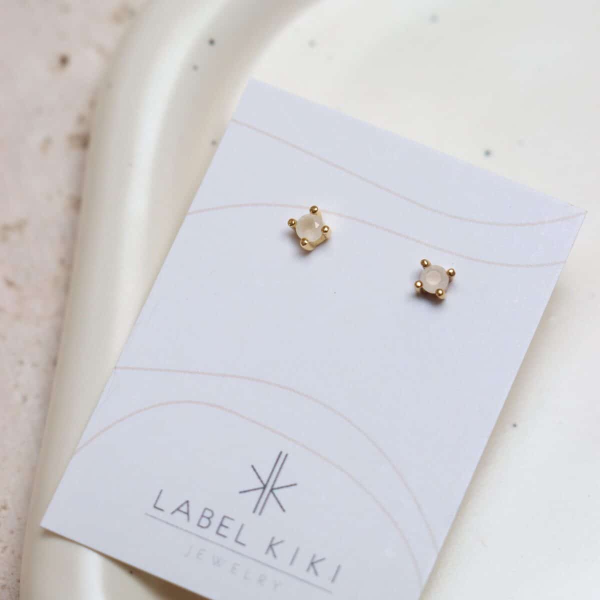 White stone gold